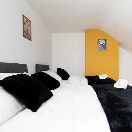 Modern 2 Bed House - Sleeps 6 - Near Centre Apartment Leeds (West Yorkshire)