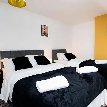 Apartment Modern 2 Bed House - Sleeps 6 - Near Centre Leeds (West Yorkshire)