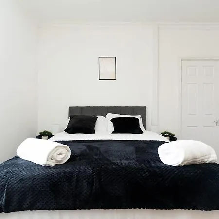 Apartment Modern 2 Bed House - Sleeps 6 - Near Centre Leeds (West Yorkshire)