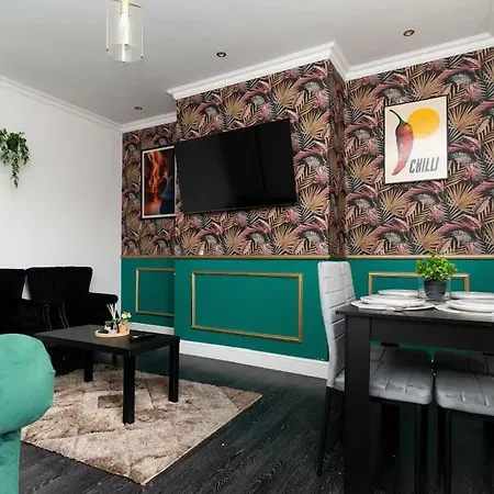 Apartment Modern 2 Bed House - Sleeps 6 - Near Centre